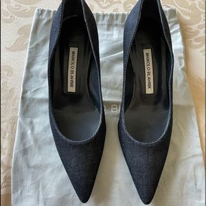 Manolo Blahnik kitten heel shoes NWOT